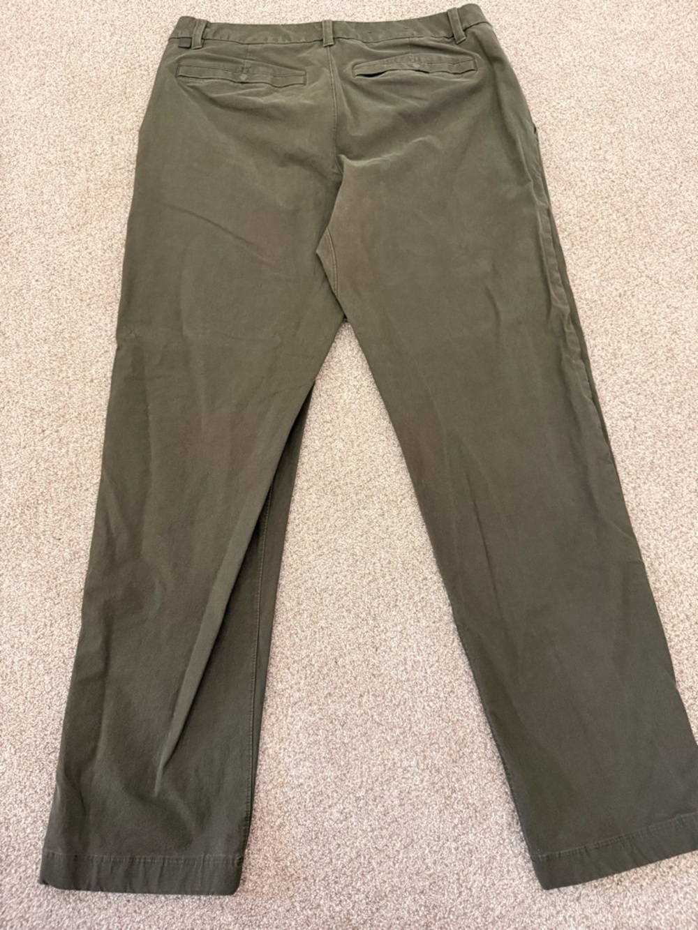 Lululemon Men’s straight fit Olive Green Chino Pants Sz 33 reg